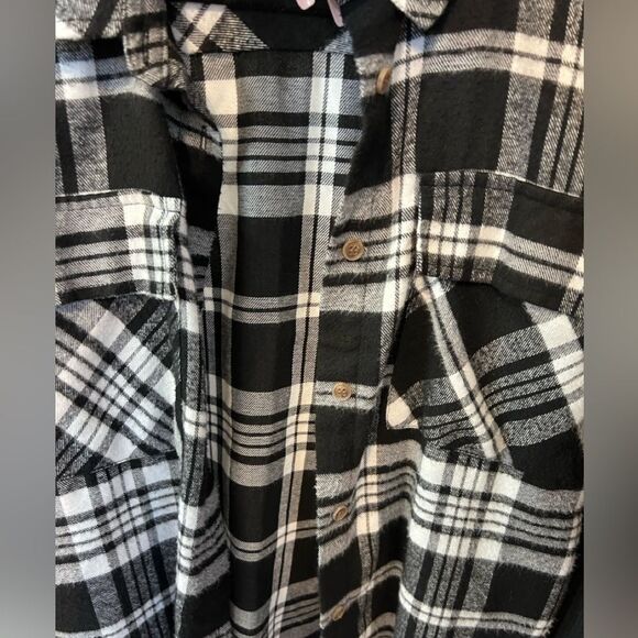 🛍️ SO Black White Plaid long sleeve button up flannel top Shirt size small - Picture 8 of 9